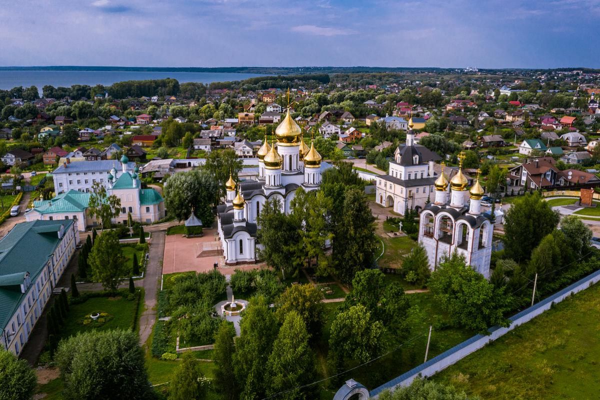 Автобусный экскурсионный тур из Москвы "За святую Русь: Сергиев Посад - Переславль-Залесский - Ростов Великий - Кострома - Ярославль - Иваново - Суздаль - Муром - Дивеево"