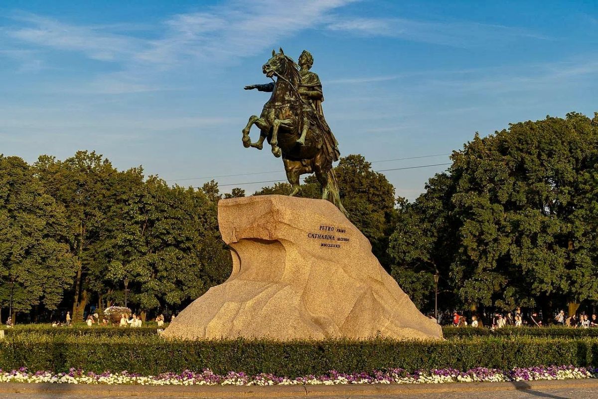 Обзорная автобусная экскурсия по Санкт-Петербургу с посещением Эрмитажа (ГРУППОВАЯ)