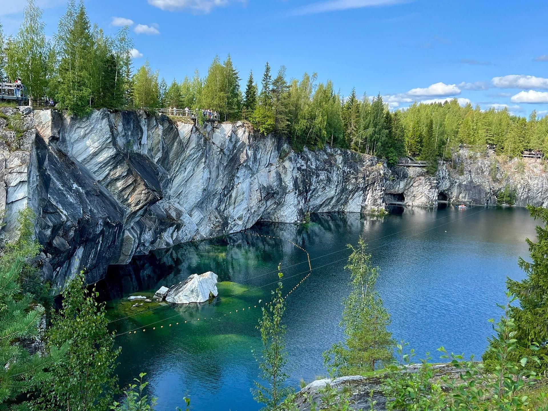 Однодневная экскурсия из Петрозаводска "Мраморный каньон Рускеала"